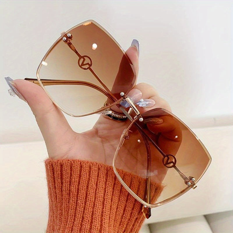 Luxury Vintage Design Rimless Letter V Gradient Unisex Sunglasses