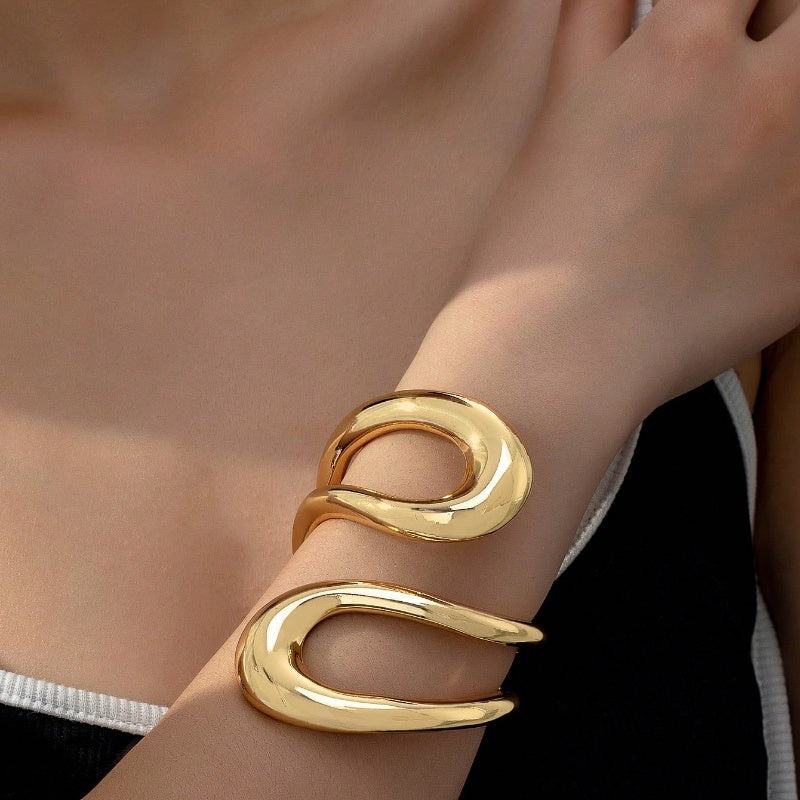 Elegant Geometric Exaggerated Loop Design Streamlined Bracelet